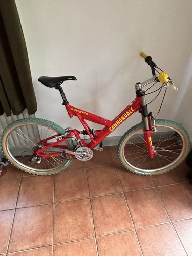 Mountain bike cannondale super - bike,